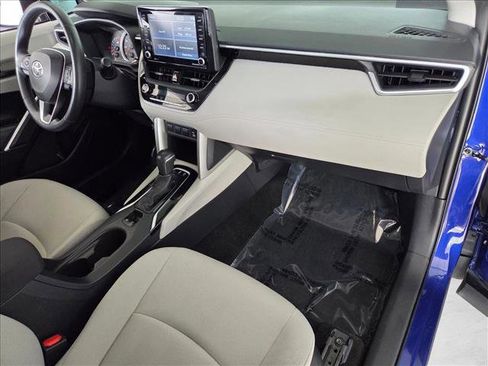 Used 2022 Toyota Corolla Cross LE image 19