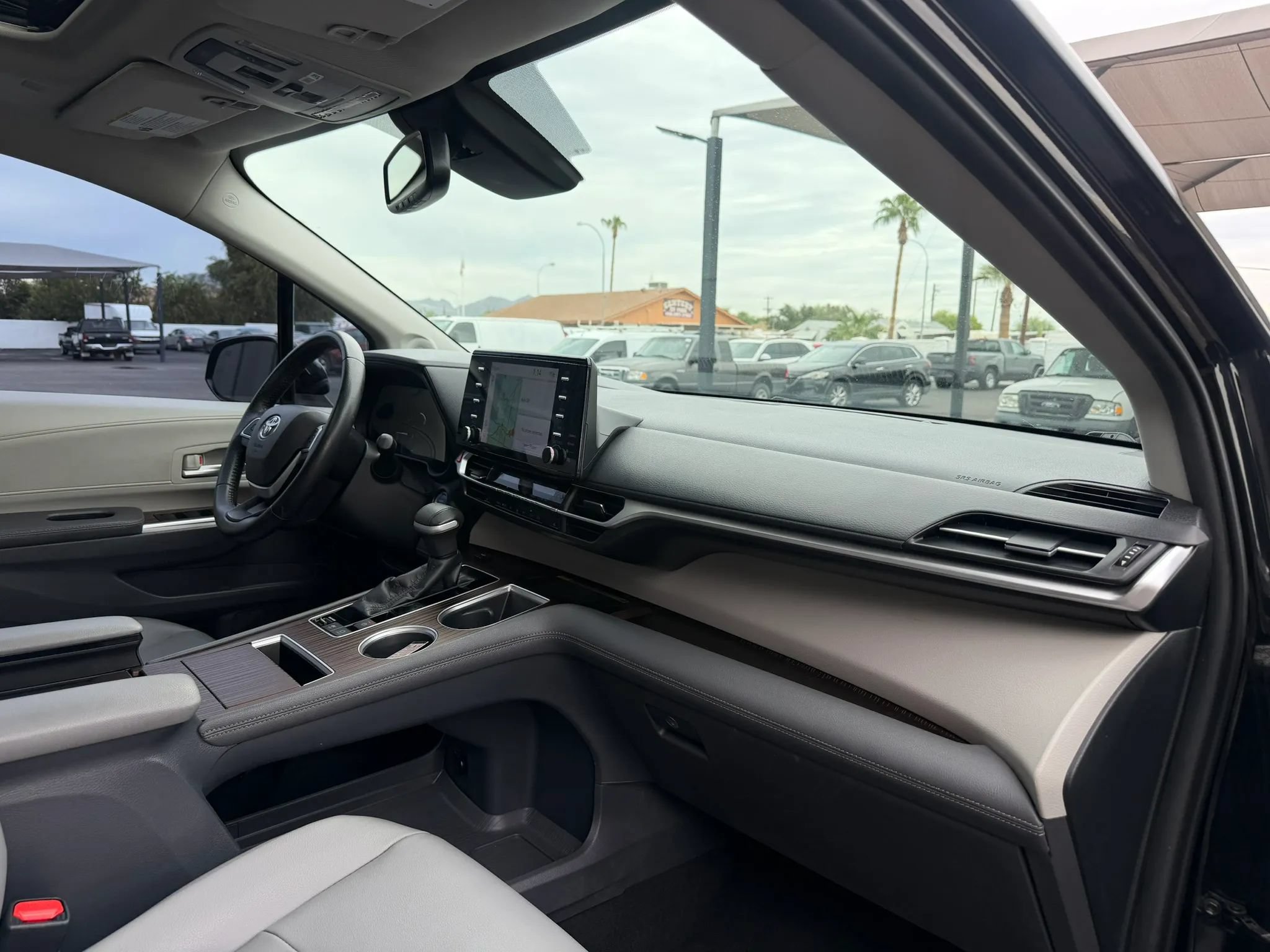 Used 2022 Toyota Sienna XLE w/ XLE Plus Package FWD image 28