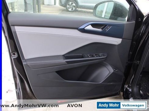 Used 2024 Volkswagen Taos SE image 18