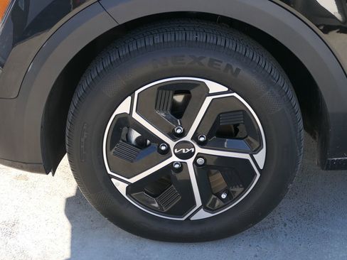 Certified 2025 Kia Niro EX image 10