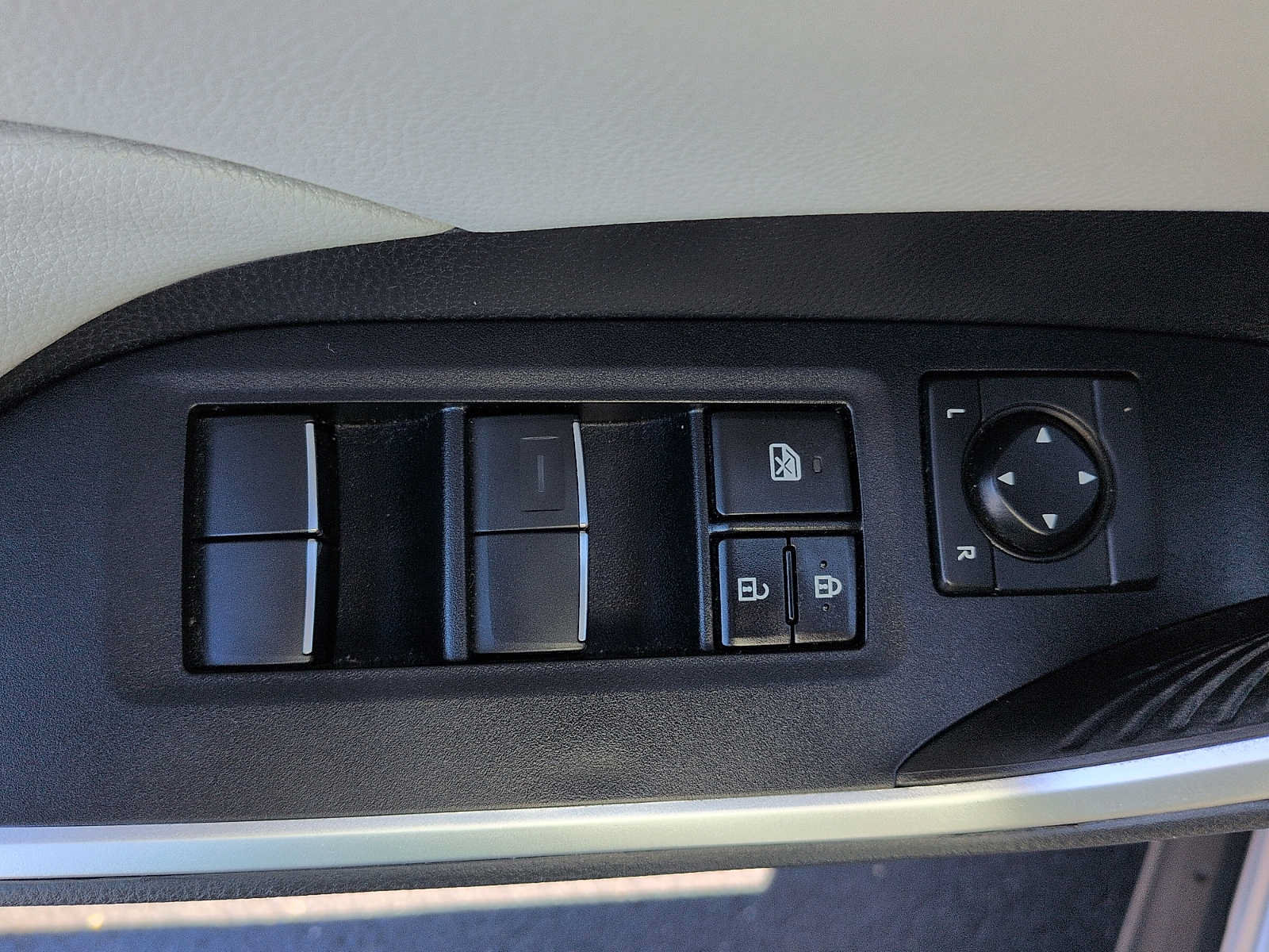 Used 2019 Toyota RAV4 XLE Premium w/ Advanced Technology Package AWD/4WD image 15