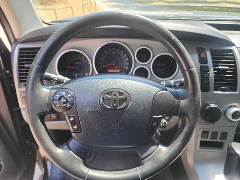 Used 2013 Toyota Sequoia SR5 w/ Premium Pkg RWD image 17