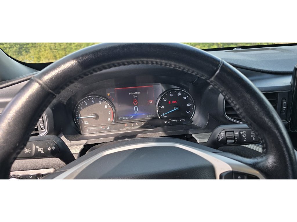 Used 2024 Ford Explorer XLT w/ Equipment Group 202A AWD/4WD image 8