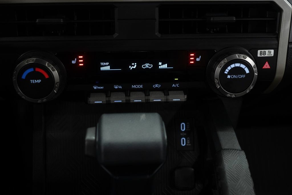 Used 2025 Toyota Tacoma SR5 AWD/4WD image 19