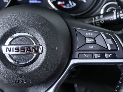 Used 2020 Nissan Rogue SV FWD image 12