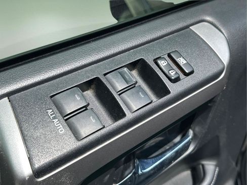 Used 2019 Toyota 4Runner SR5 AWD/4WD image 19