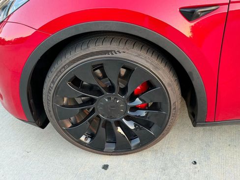 Used 2023 Tesla Model Y Performance image 41