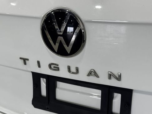 Used 2024 Volkswagen Tiguan SE FWD image 33