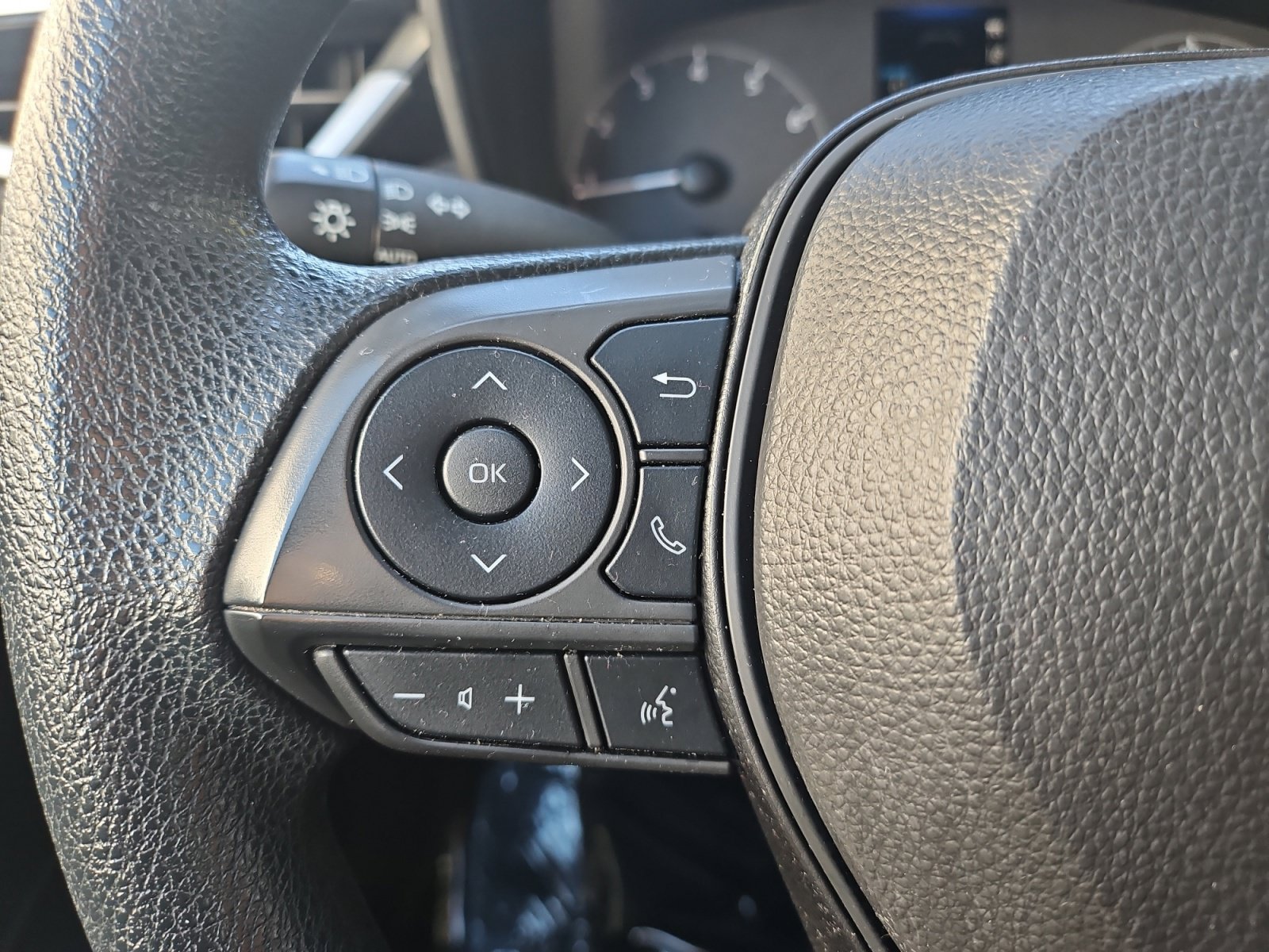 Used 2024 Toyota Corolla LE FWD image 30