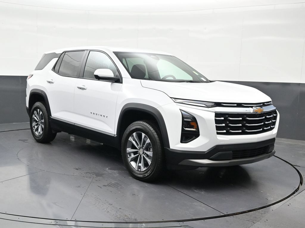 Used 2026 Chevrolet Equinox LT w/ Safety and Technology Package FWD image 7