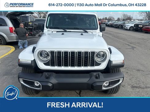 Used 2025 Jeep Wrangler Unlimited Sahara image 9