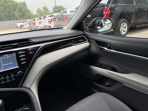 Used 2018 Toyota Camry FWD image 20
