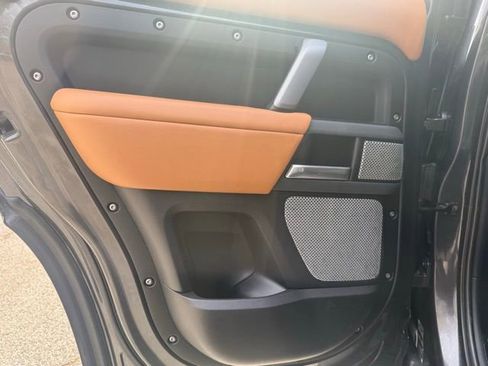 Used 2024 Land Rover Defender 130 X-Dynamic SE image 22