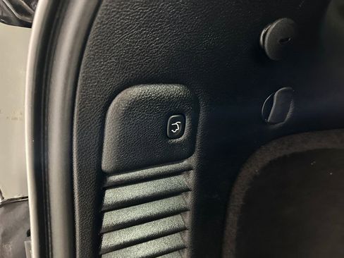 Used 2019 Jeep Grand Cherokee Overland image 34