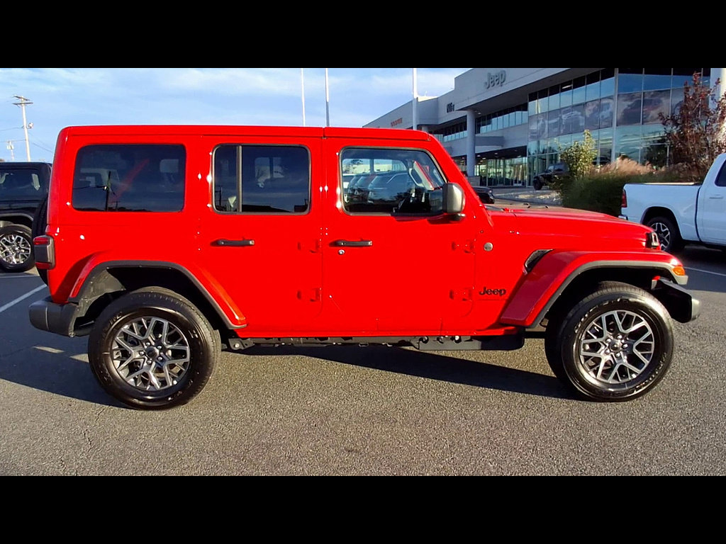 Used 2026 Jeep Wrangler Unlimited Sahara AWD/4WD image 9