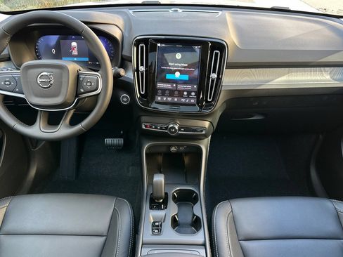 Certified 2026 Volvo XC40 B4 Core w/ Climate Package FWD image 14