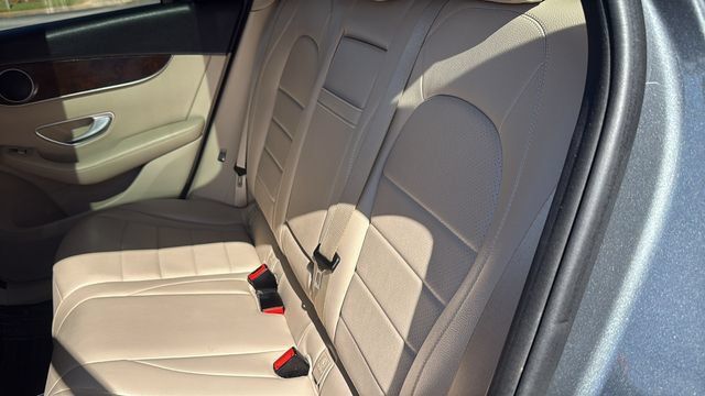 Used 2018 Mercedes-Benz GLC 300 image 28