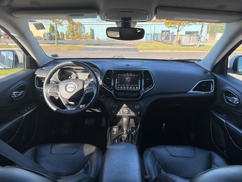 Used 2019 Jeep Cherokee Limited image 13