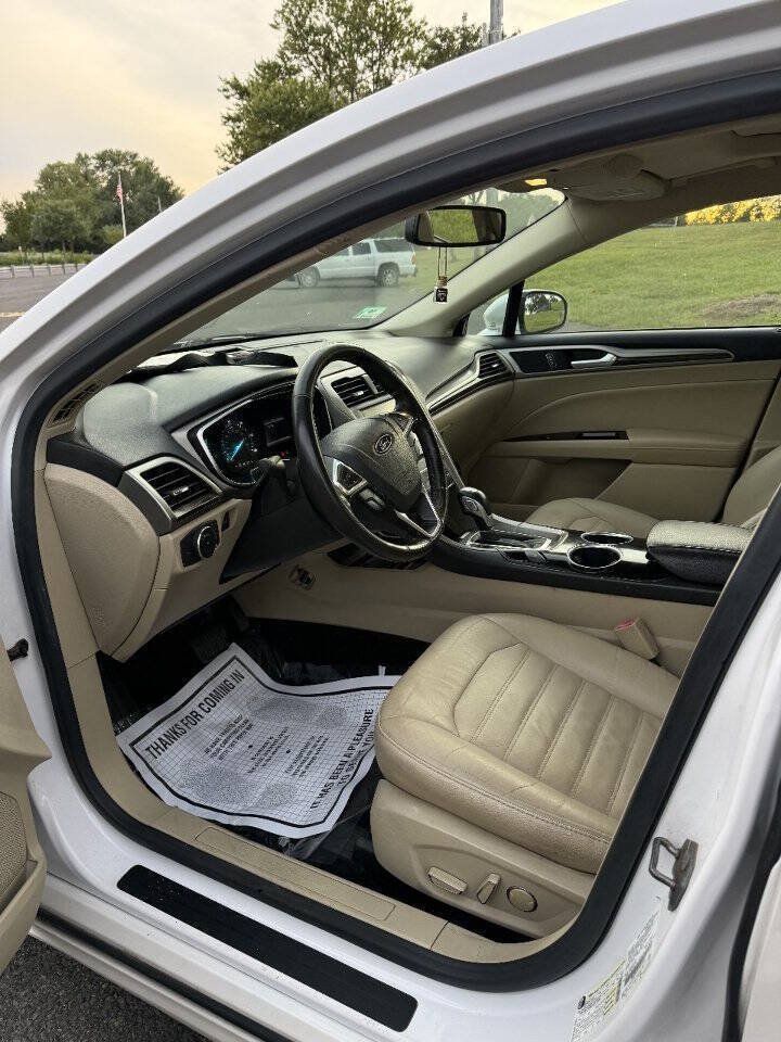 Used 2013 Ford Fusion SE FWD image 9
