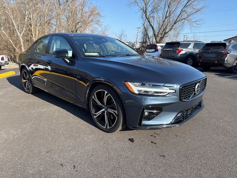 Used 2024 Volvo S60 B5 Plus image 2