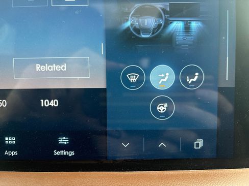 Used 2022 Lincoln Nautilus Reserve AWD/4WD image 17