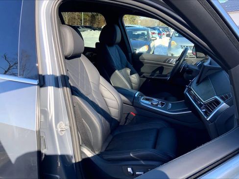 Certified 2025 BMW X5 xDrive40i w/ Premium Package image 9