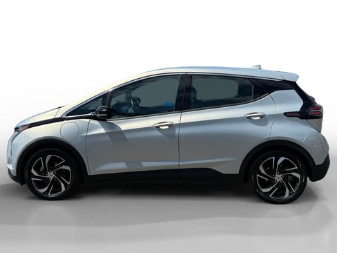 Used 2023 Chevrolet Bolt LT w/ Infotainment Package FWD image 2