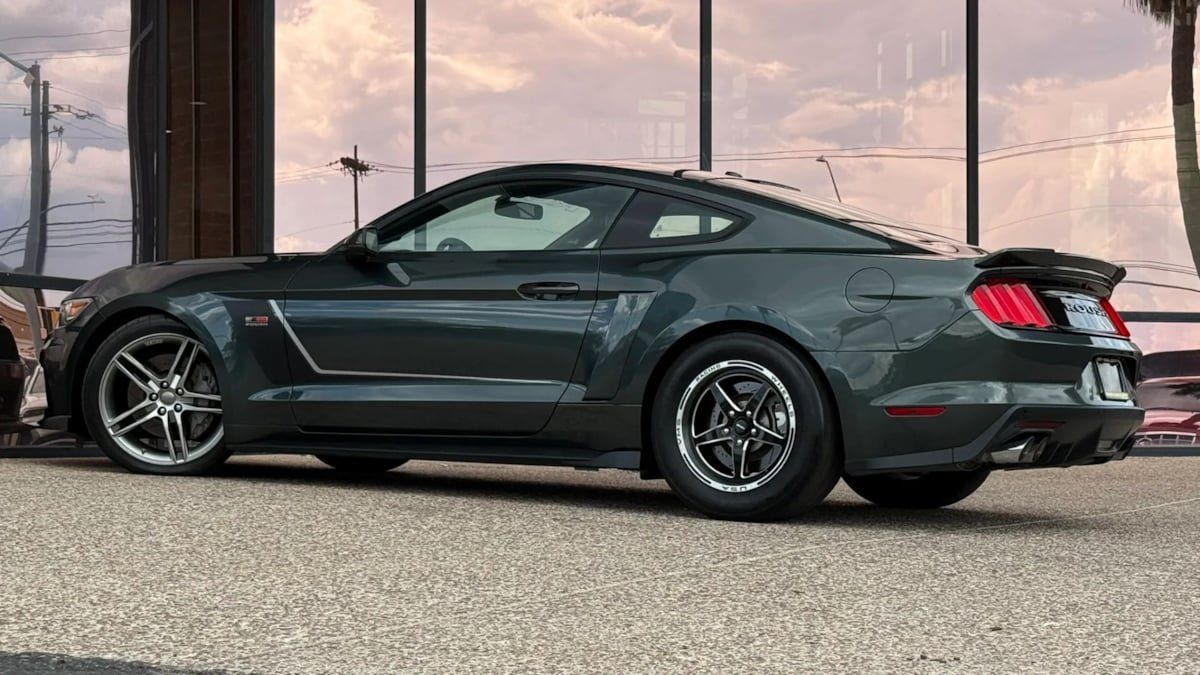 Used 2016 Ford Mustang GT Premium w/ Equipment Group 401A RWD image 6