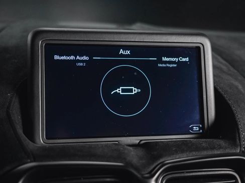 Used 2021 Aston Martin V8 Vantage Coupe image 52