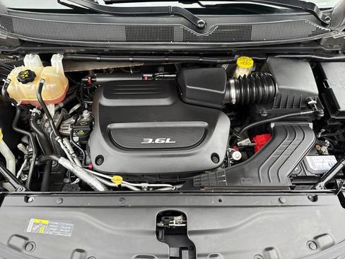 Used 2017 Chrysler Pacifica Touring Plus w/ Tire & Wheel Group image 29