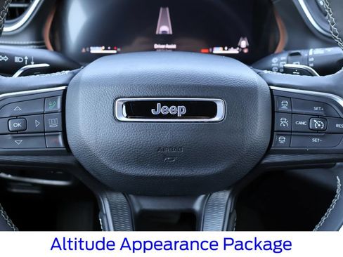Used 2024 Jeep Grand Cherokee Altitude RWD image 37