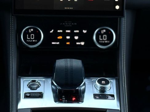 Used 2024 Jaguar F-PACE R-Dynamic S image 16