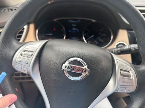 Used 2016 Nissan Rogue SV AWD/4WD image 11