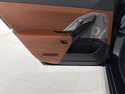 Certified 2023 BMW 760i xDrive w/ Executive Package image 16