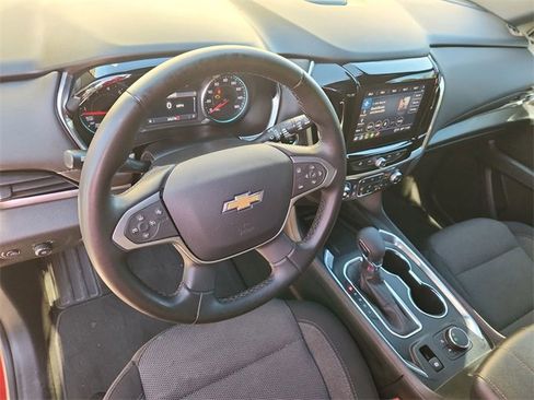 Used 2023 Chevrolet Traverse LT image 10