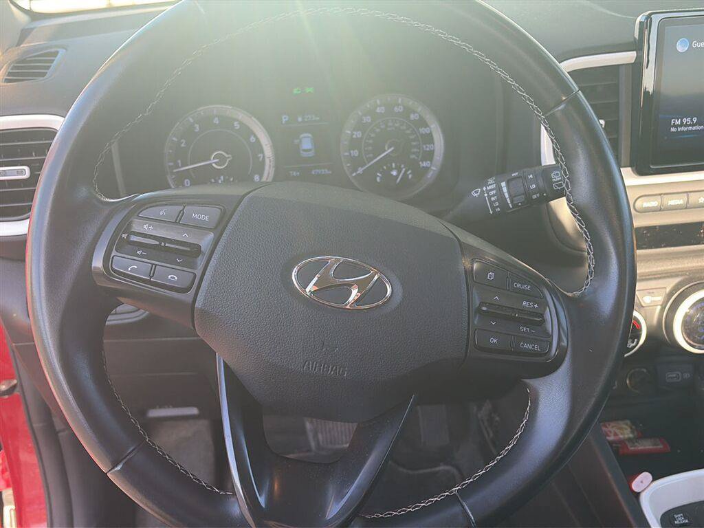 Certified 2022 Hyundai Venue Limited FWD image 15