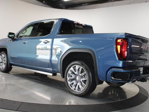 Used 2025 GMC Sierra 1500 Denali w/ Denali Reserve Package AWD/4WD image 5