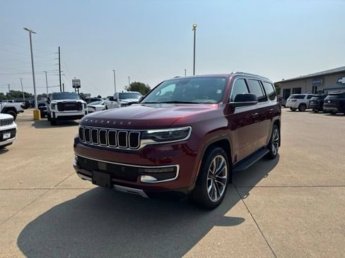 Used 2024 Jeep Wagoneer Series II w/ Premium Group I AWD/4WD image 3