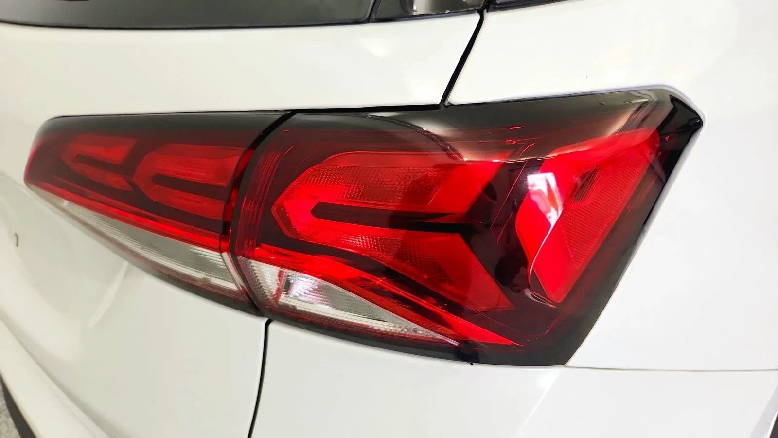Used 2023 Chevrolet Equinox LS w/ LS Convenience Package FWD image 32
