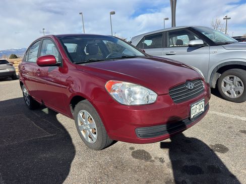 Used 2010 Hyundai Accent GLS image 2