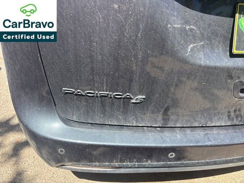 Used 2019 Chrysler Pacifica Touring-L Plus w/ Advanced Safetytec Group FWD image 3