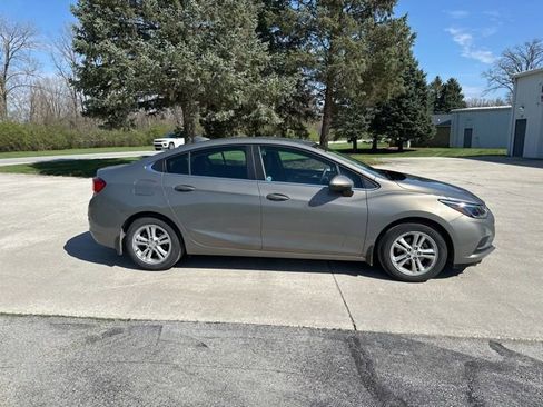 Used 2018 Chevrolet Cruze LT w/ Convenience Package image 5