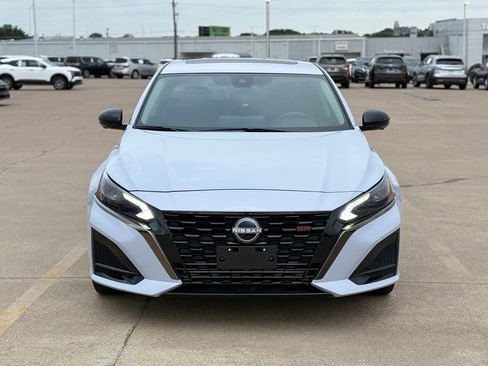 Used 2023 Nissan Altima 2.0 SR FWD image 5