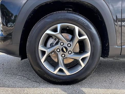 Used 2025 Chevrolet Trax LT FWD image 34
