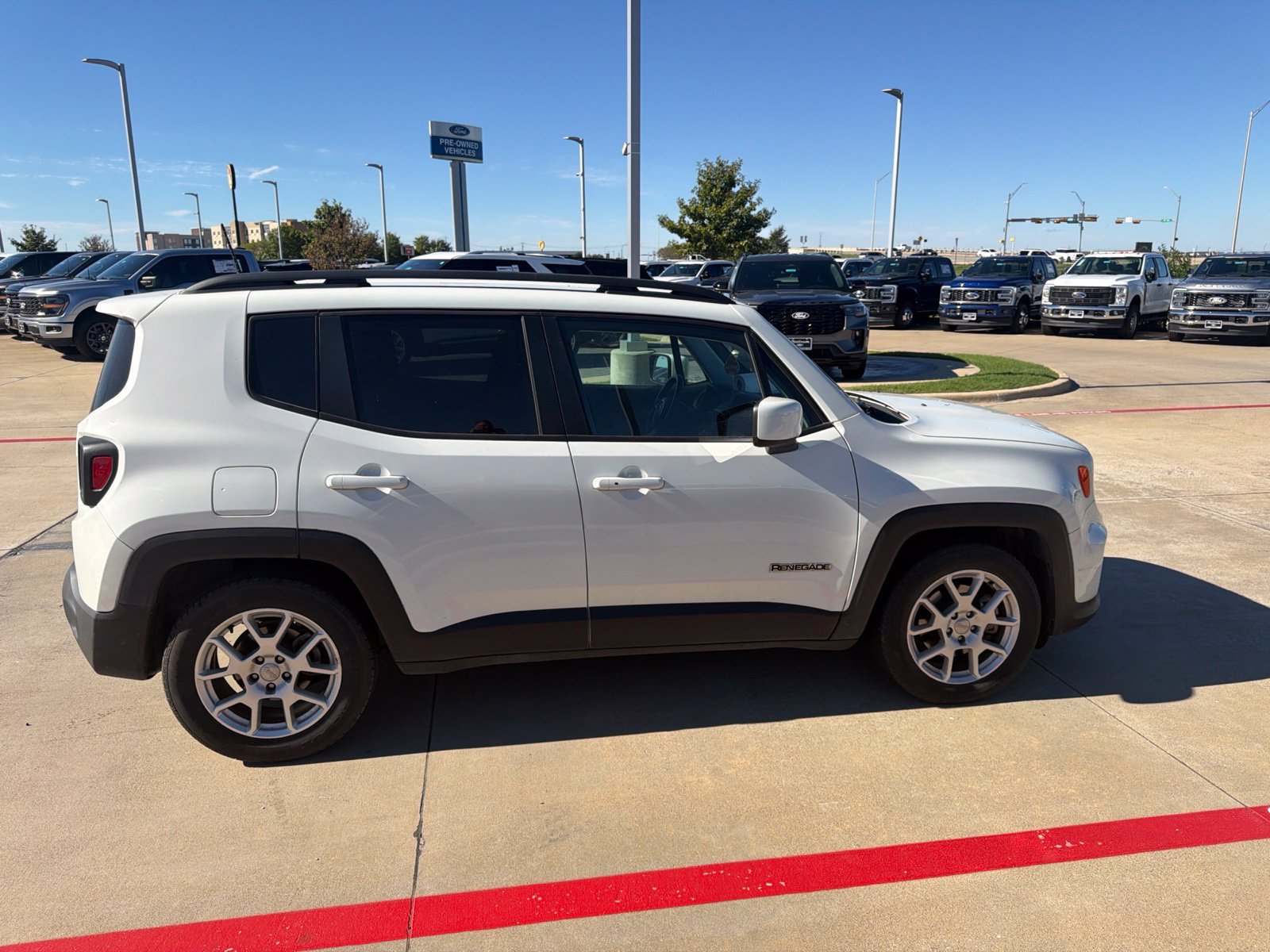 Used 2020 Jeep Renegade Latitude FWD image 12