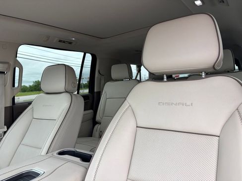 Used 2022 GMC Yukon XL Denali w/ Max Trailering Package AWD/4WD image 10