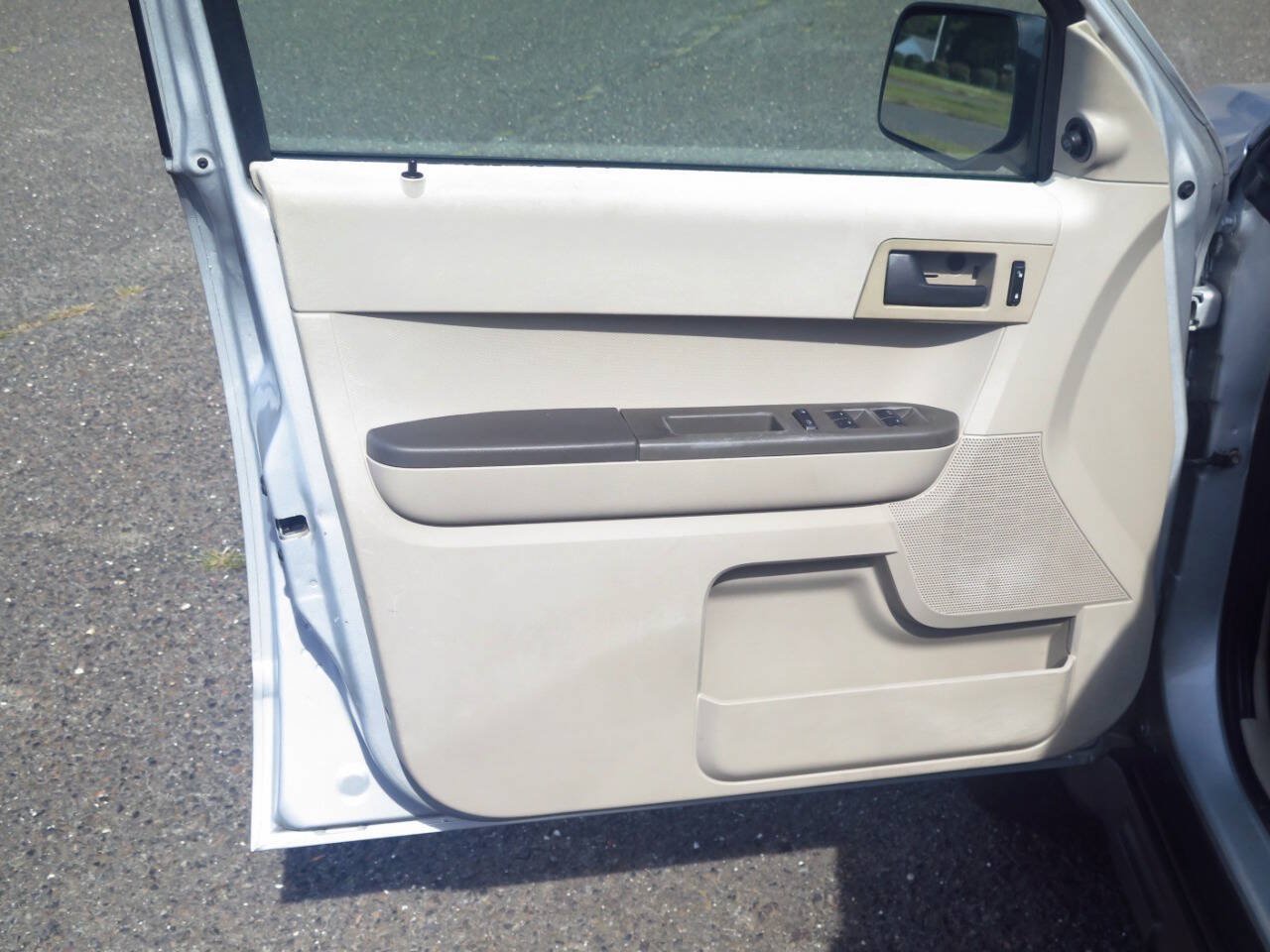 Used 2008 Ford Escape XLS FWD image 16