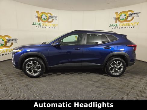 Used 2024 Chevrolet Trax LT w/ Driver Confidence Package FWD image 4