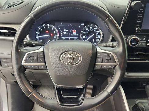 Used 2021 Toyota Highlander XLE FWD image 14
