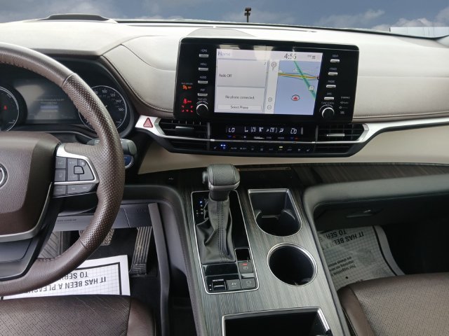Used 2024 Toyota Sienna Platinum FWD image 11